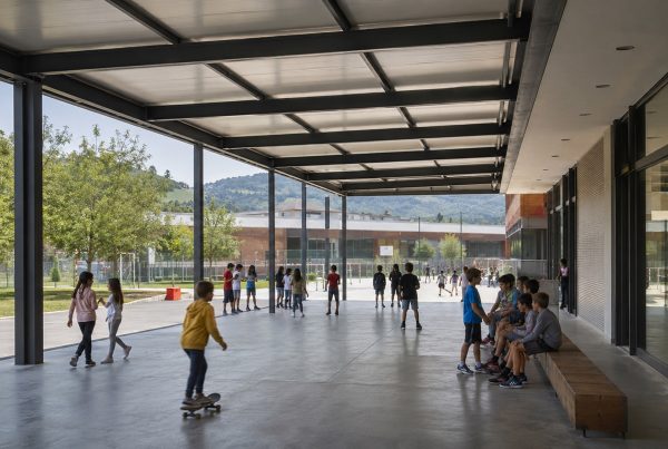 Espacios cubiertos en colegios